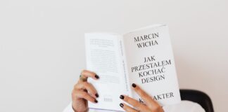 Jak ułożyć piersi w miseczce? Technika zagarniania biustu, która zmienia dopasowanie stanika Jak ułożyć piersi w miseczce? Technika zagarniania biustu, która zmienia dopasowanie stanika