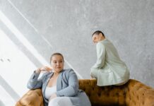 Garnitur damski plus size na wesele i do pracy – jak dobrać fason marynarki i szerokość nogawek? Garnitur damski plus size na wesele i do pracy – jak dobrać fason marynarki i szerokość nogawek?