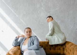Stylizacje plus size na letnie upały podczas wesela – jakie oddychające tkaniny wybrać? Stylizacje plus size na letnie upały podczas wesela – jakie oddychające tkaniny wybrać?